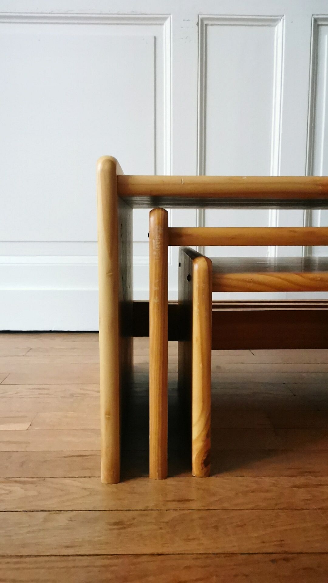 3 pine nesting tables