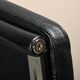 Chaise de bureau Charles & Ray Eames EA219 en chrome et cuir noir, Vitra