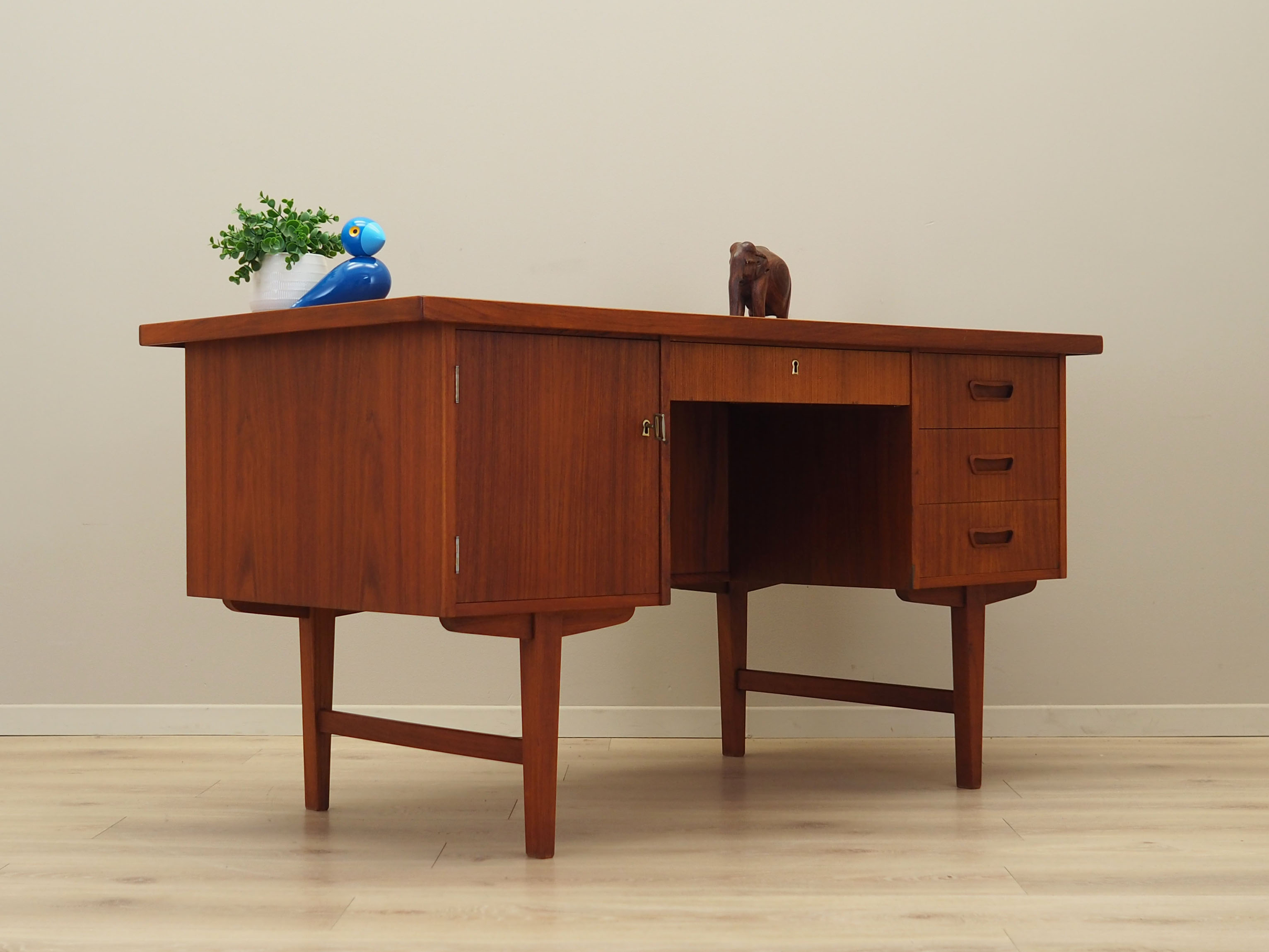 Teak desk, Danish design, 1970s, production: Denmark