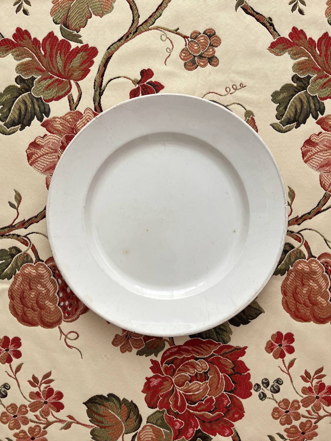 Round white ironstone dish from Creil and Montereau