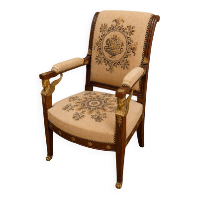 Fauteuil époque Empire en acajou à têtes d'égyptiennes, début XIXe siècle