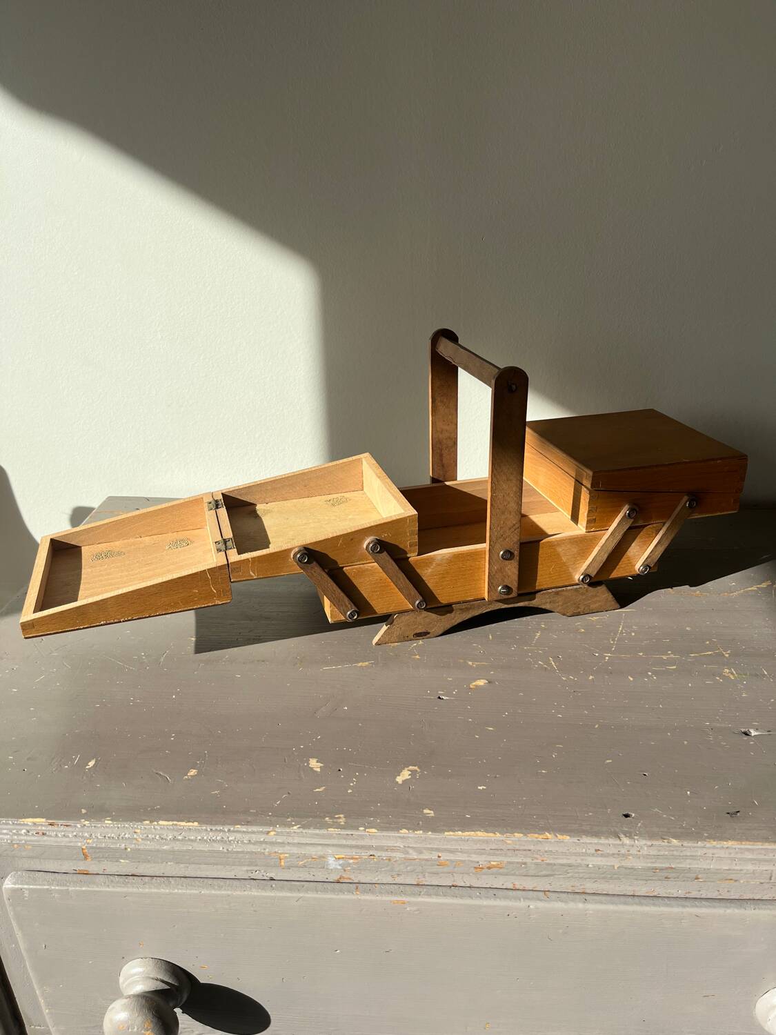 Wooden sewing box - worker