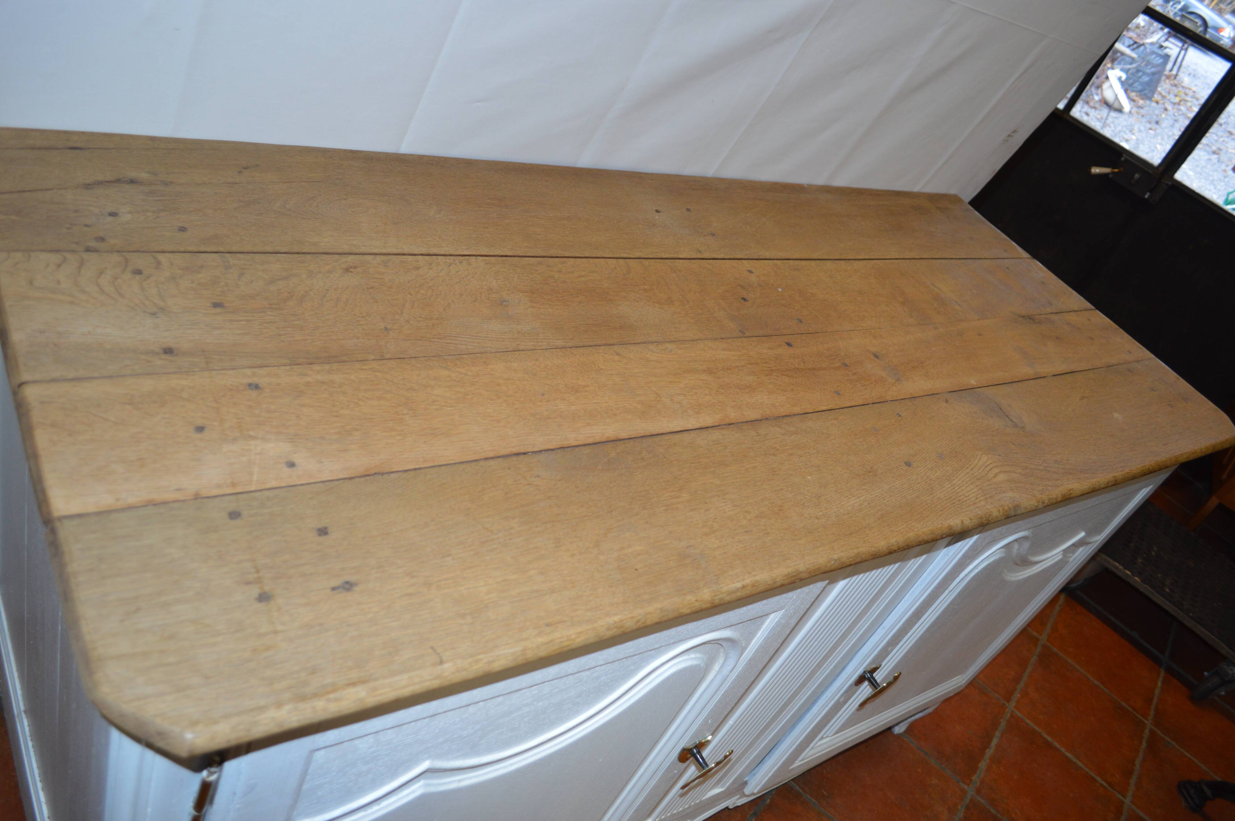 Double door skated oak buffet