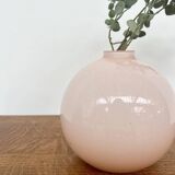 Vase boule en opaline rose ancienne