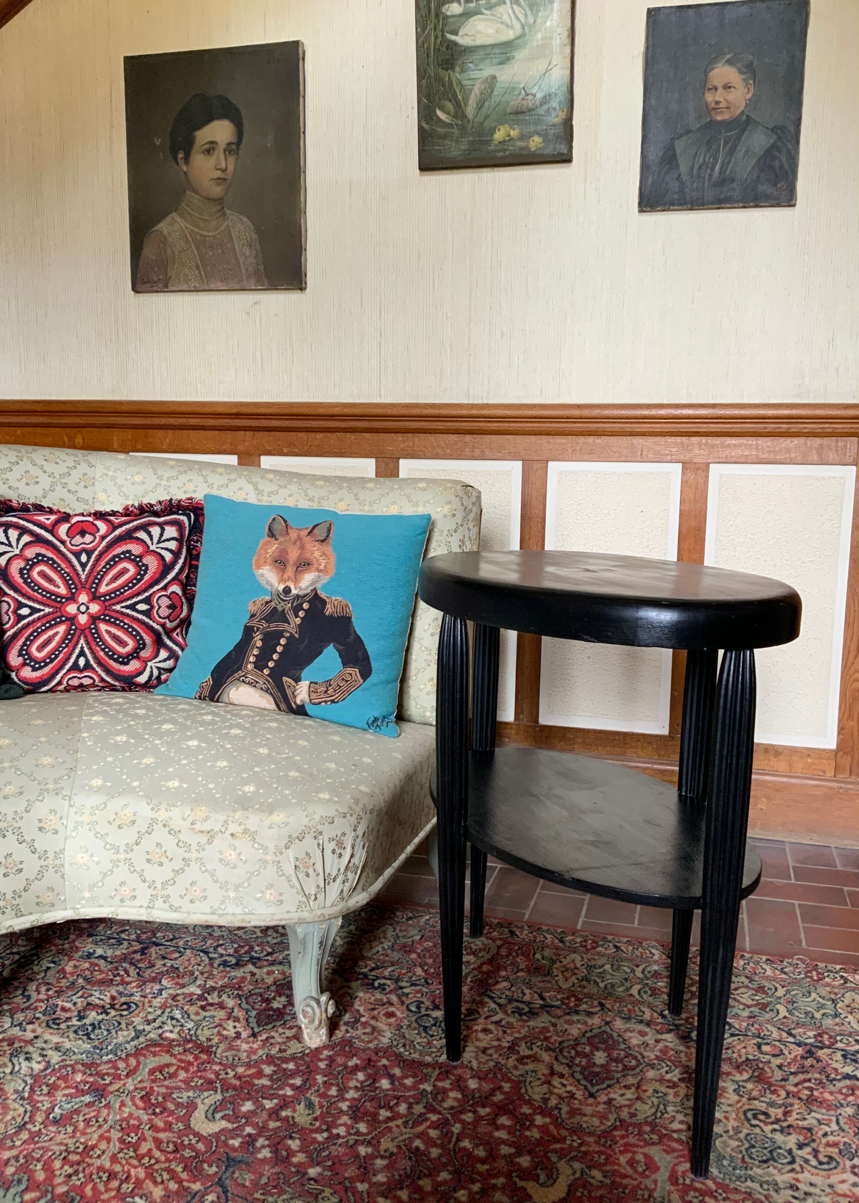 Healing art deco fluted feet