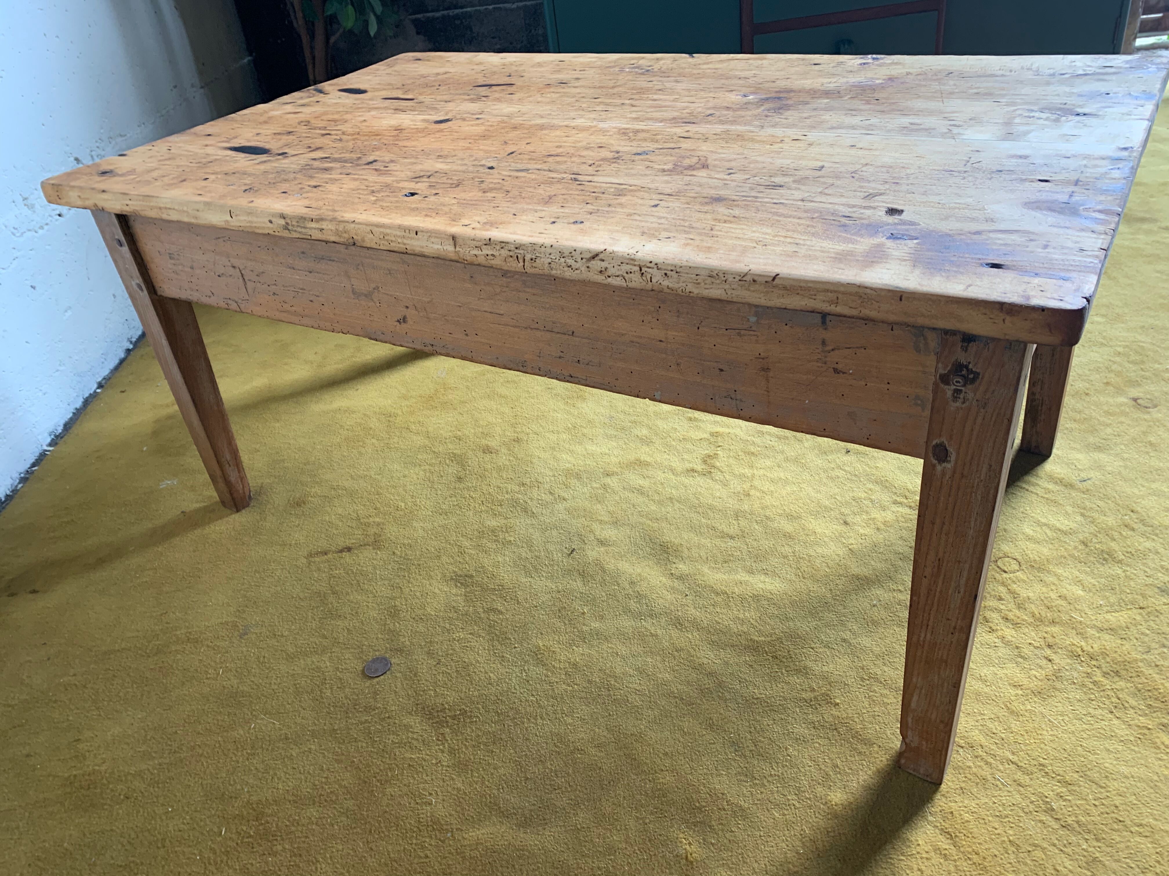 Raw tray coffee table