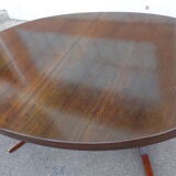 Dark tinted Baumann extendable table