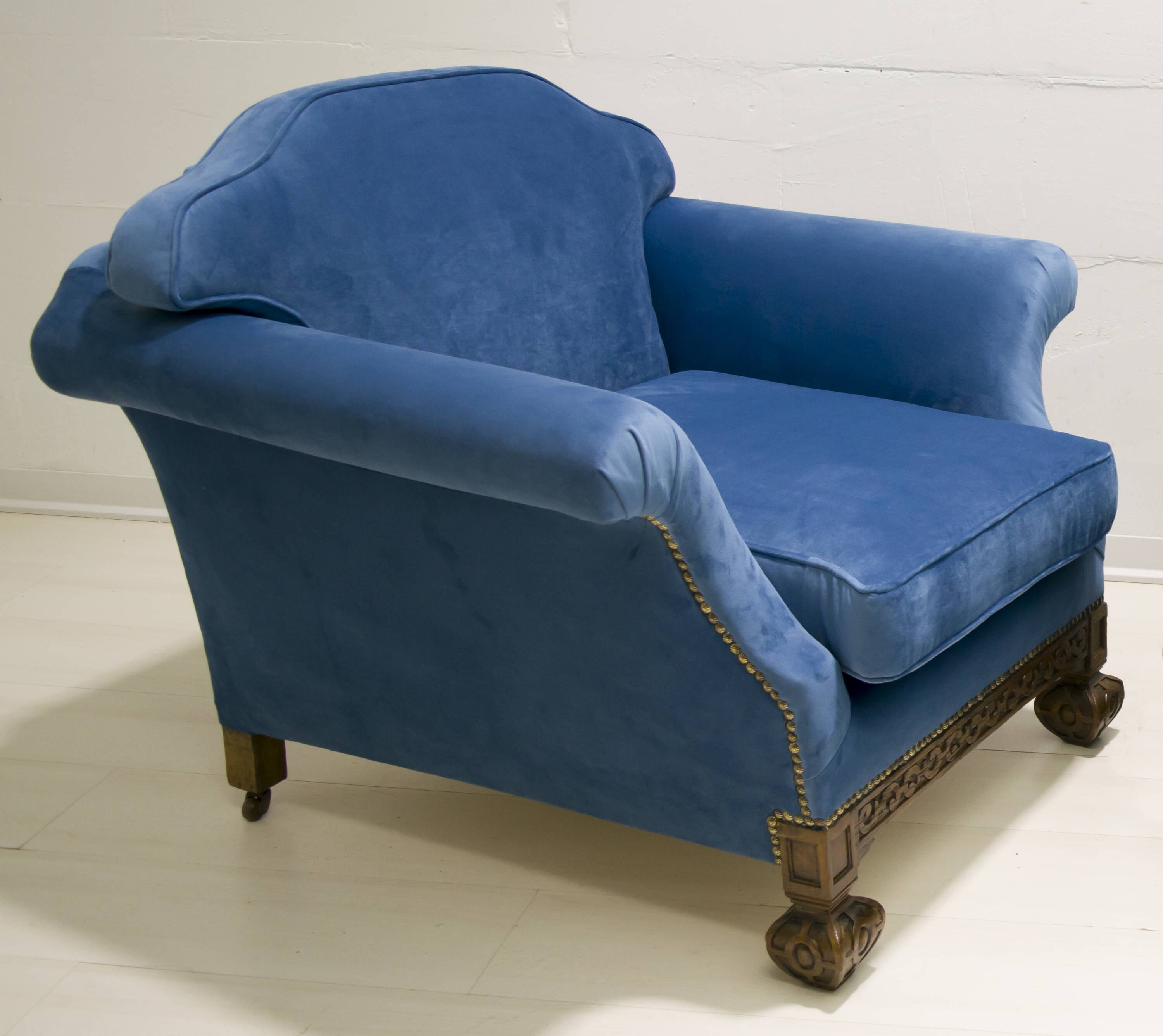 Pair of 19th Century Neo Renaissance Oak and Blue Velvet Italian Armchairs