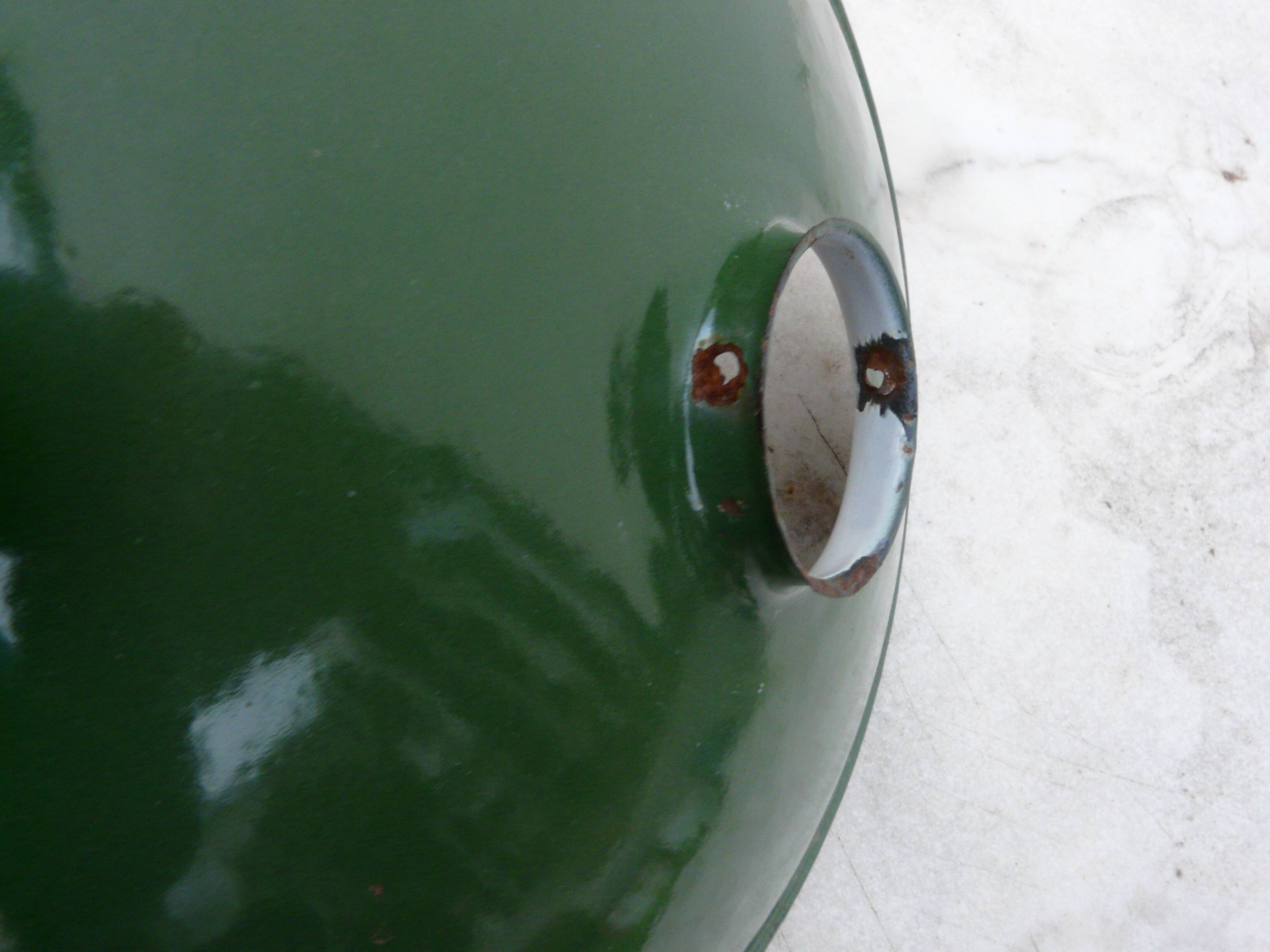 Industrial wall light in enameled sheet metal, swan neck, porcelain base