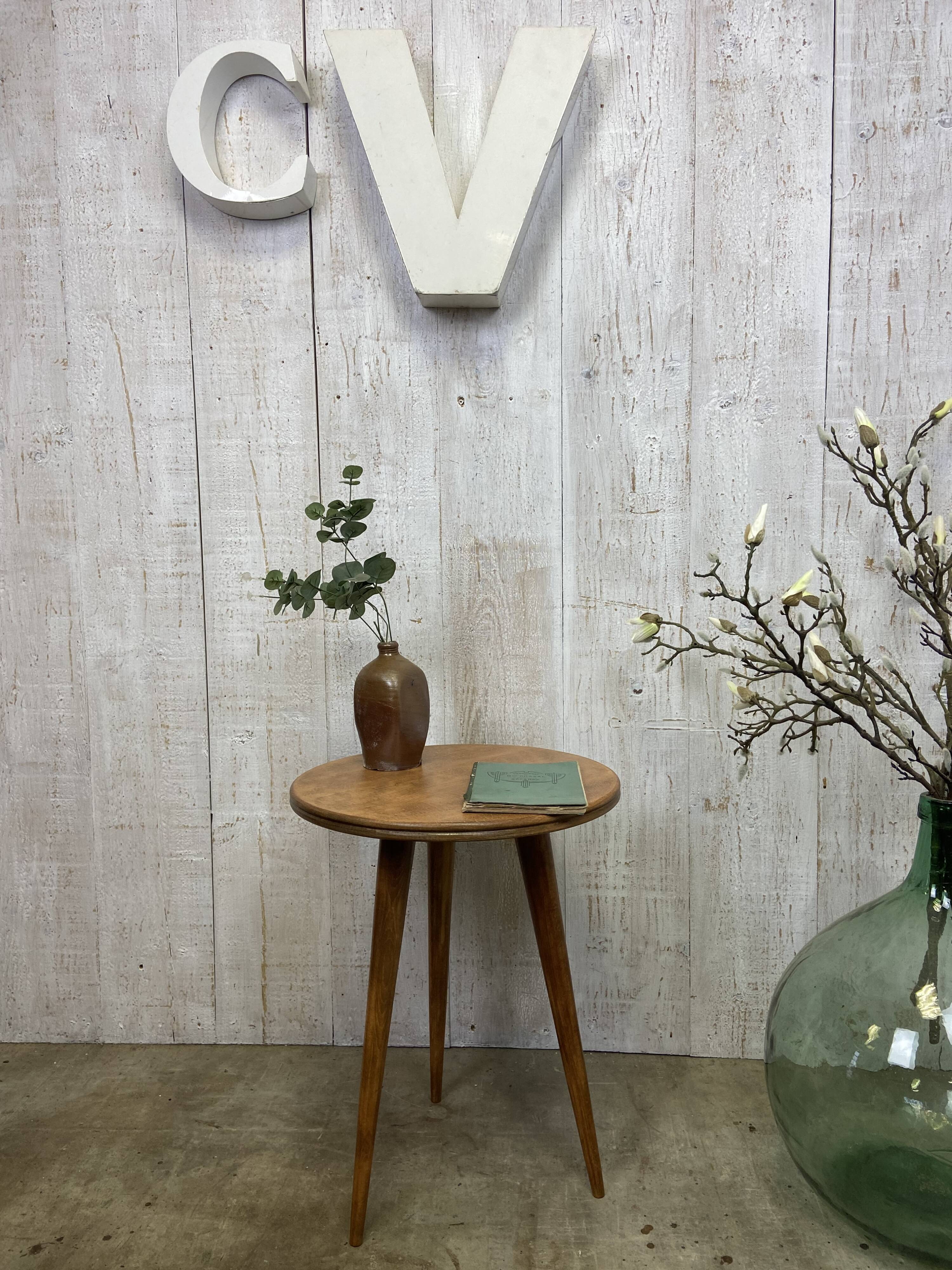 Tripod pedestal table