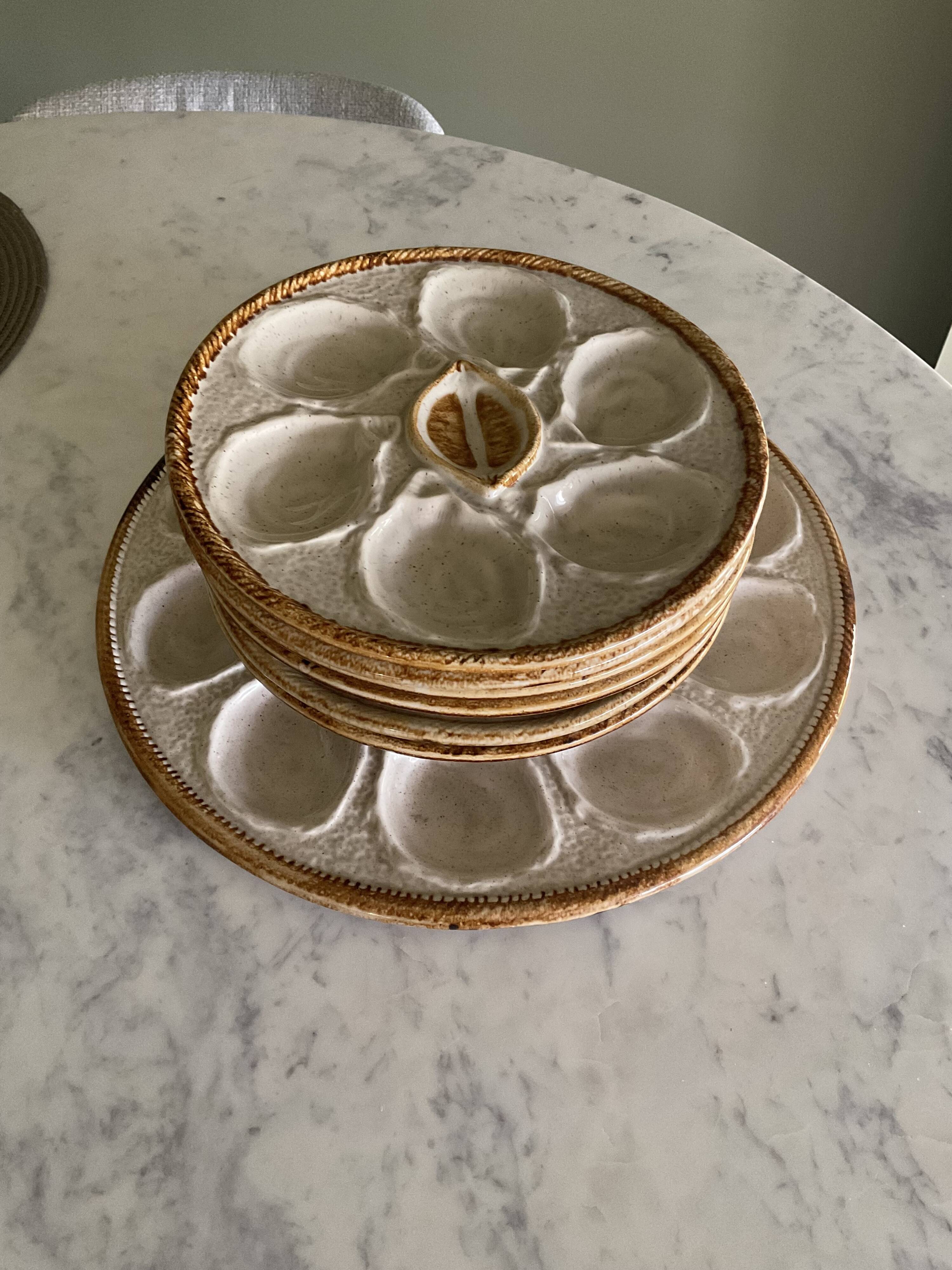 Set of 6 plates and 1 large oyster dish. Saint Clément.