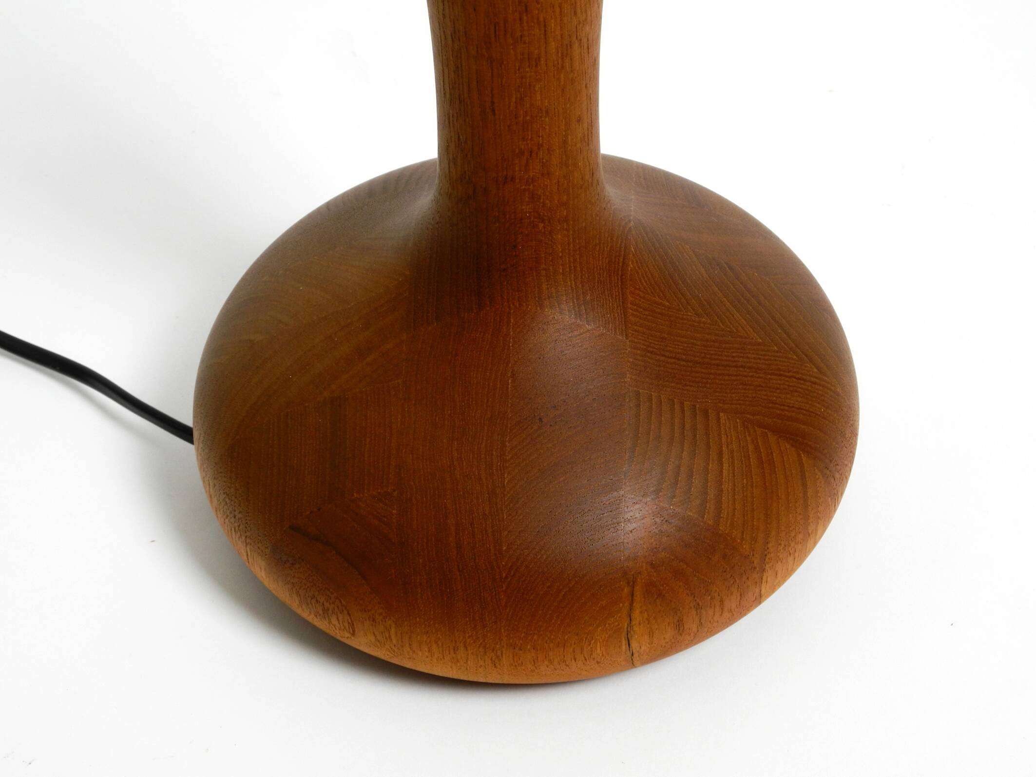 Beautiful minimalist 80s DOMUS teak table lamp with original wild silk fabr