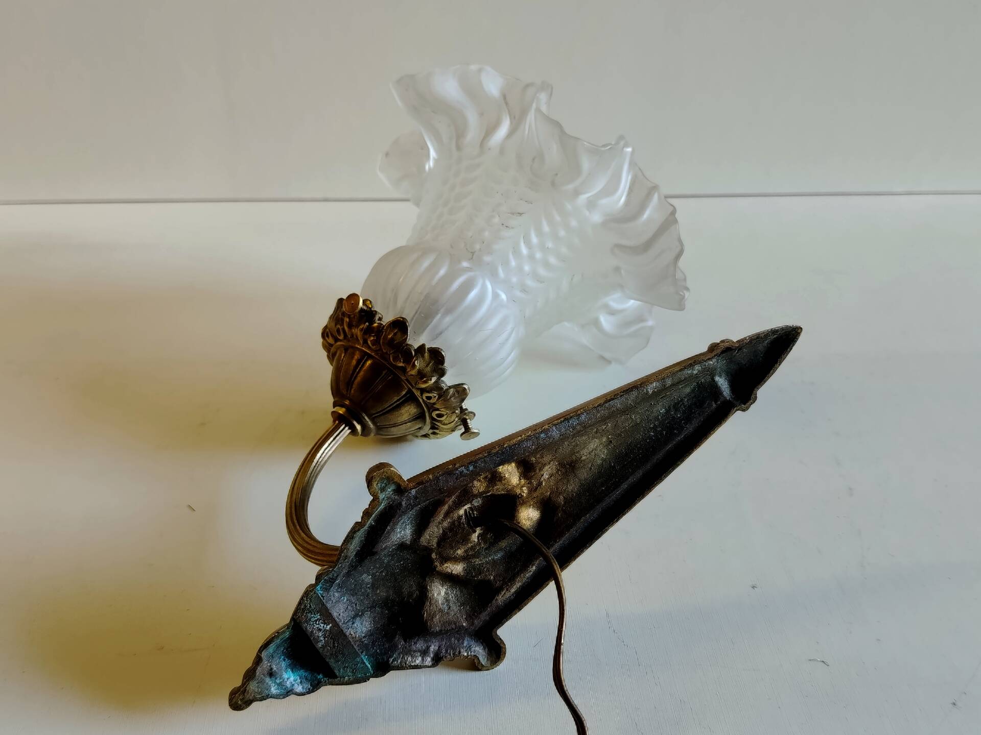 Art Nouveau wall light in bronze and glass - early 20th century