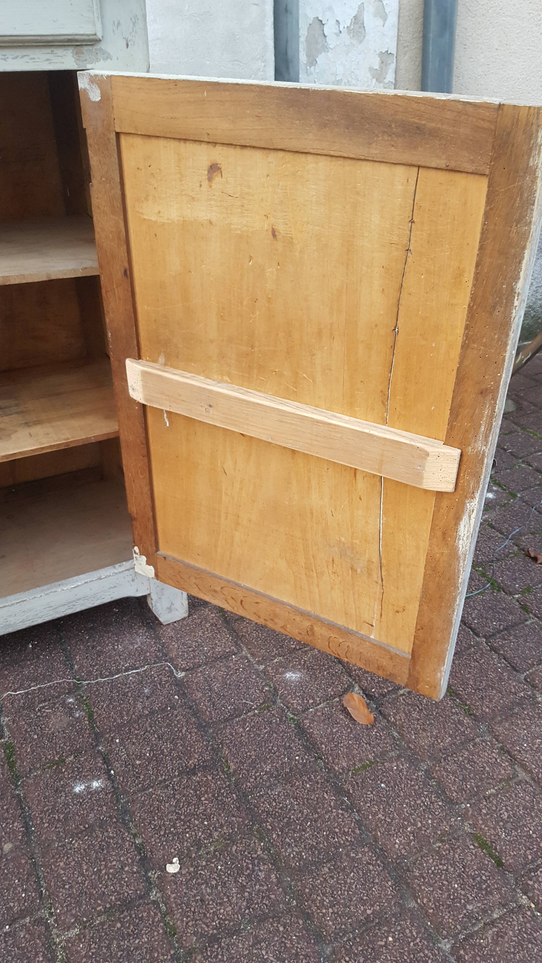 Parisian buffet a door