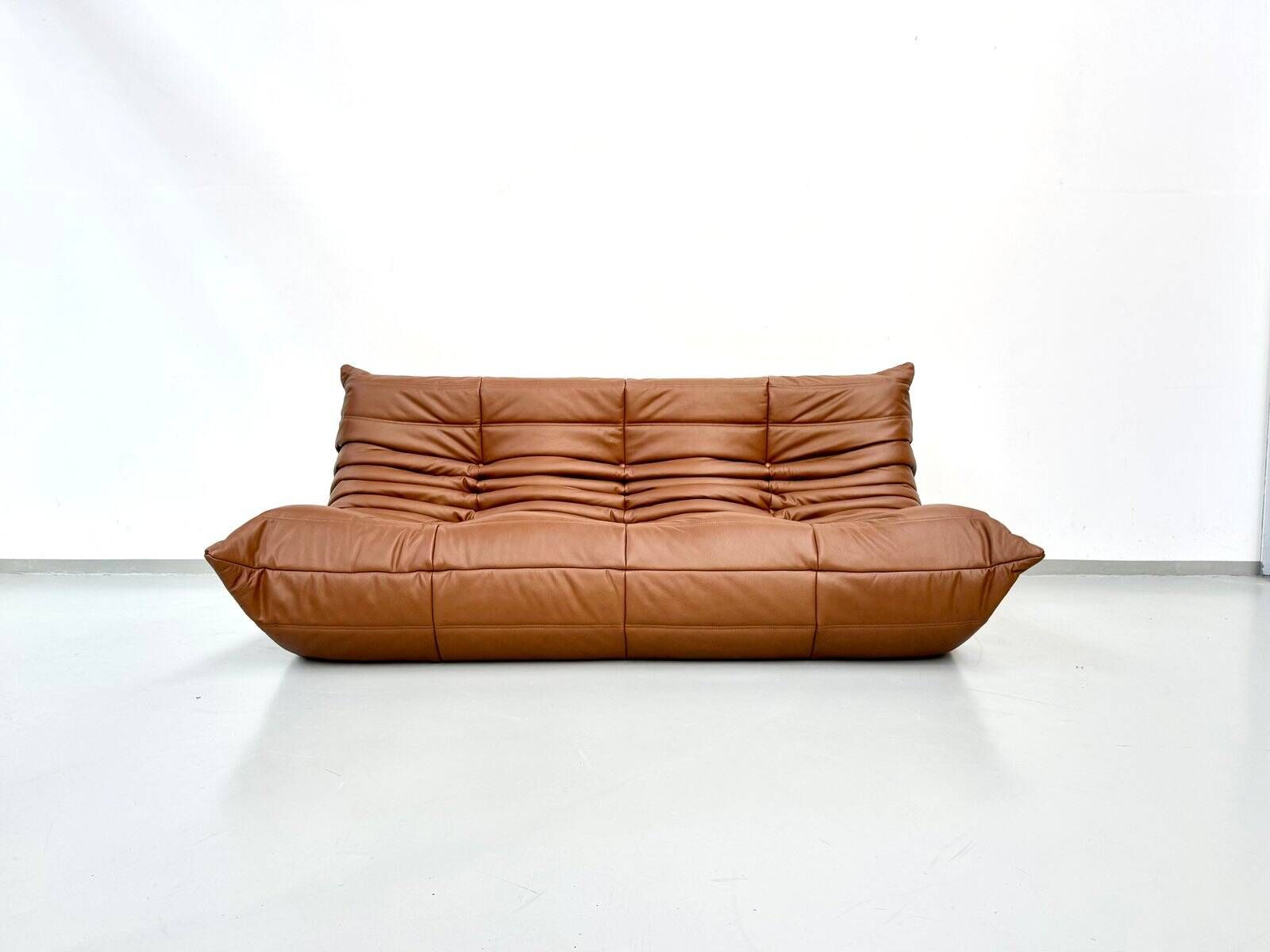 Canapé 3 places Togo en cuir cognac foncé par Michel Ducaroy pour Ligne Roset