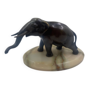 Sculpture d'éléphant