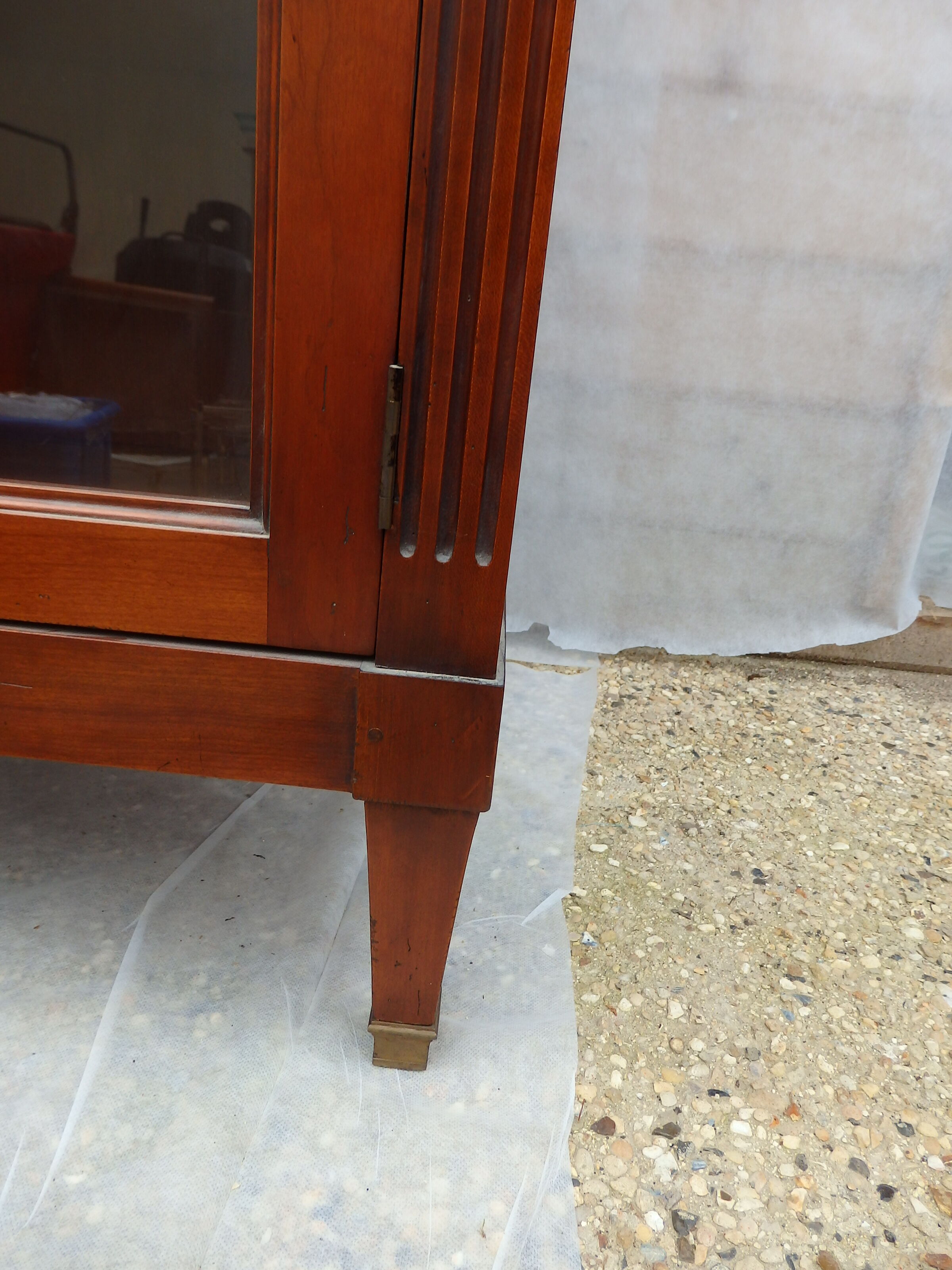 Showcase Louis XVI style