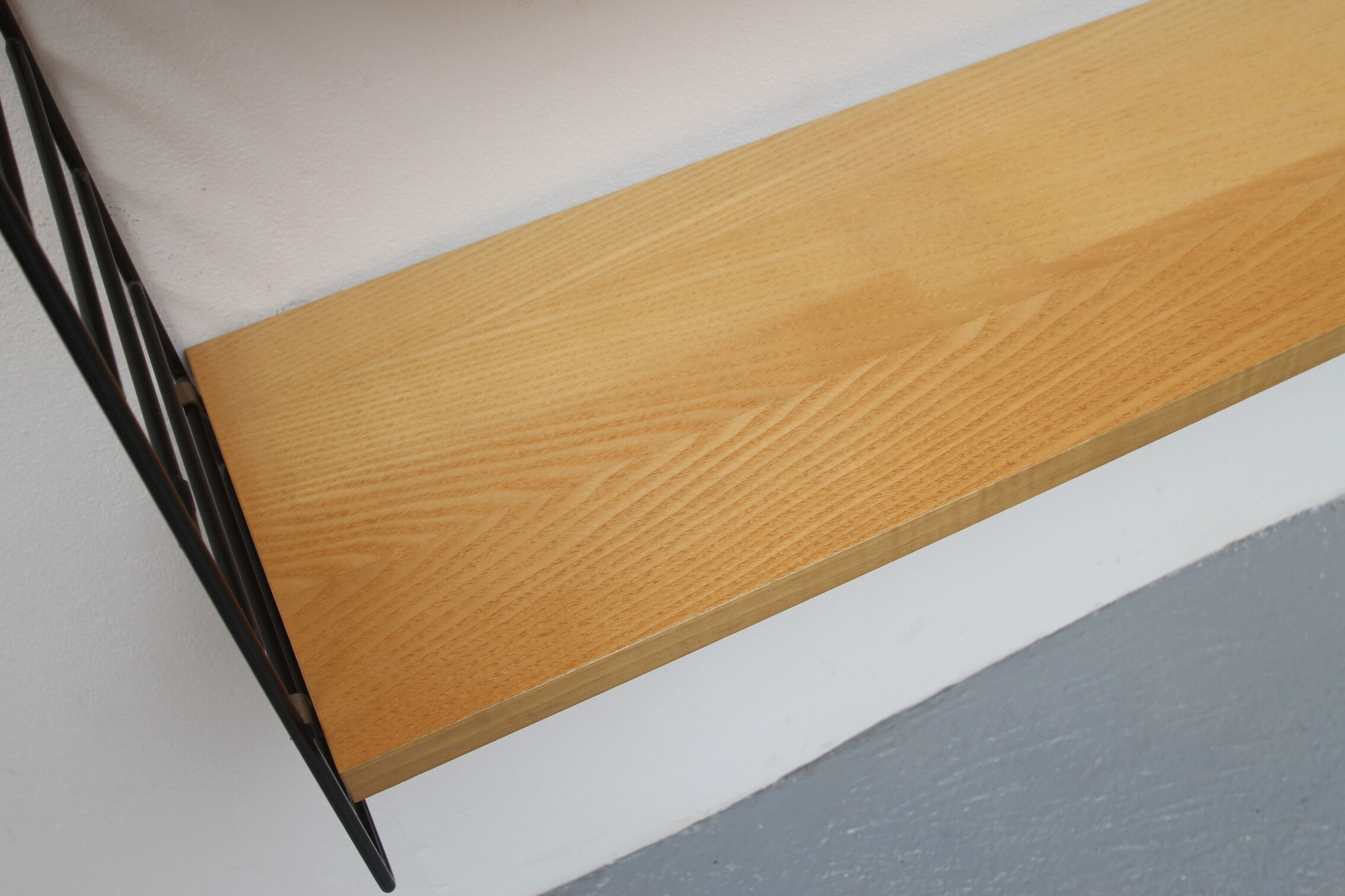 1960s wall unit in ash with 5 shelves, Nisse Strinning