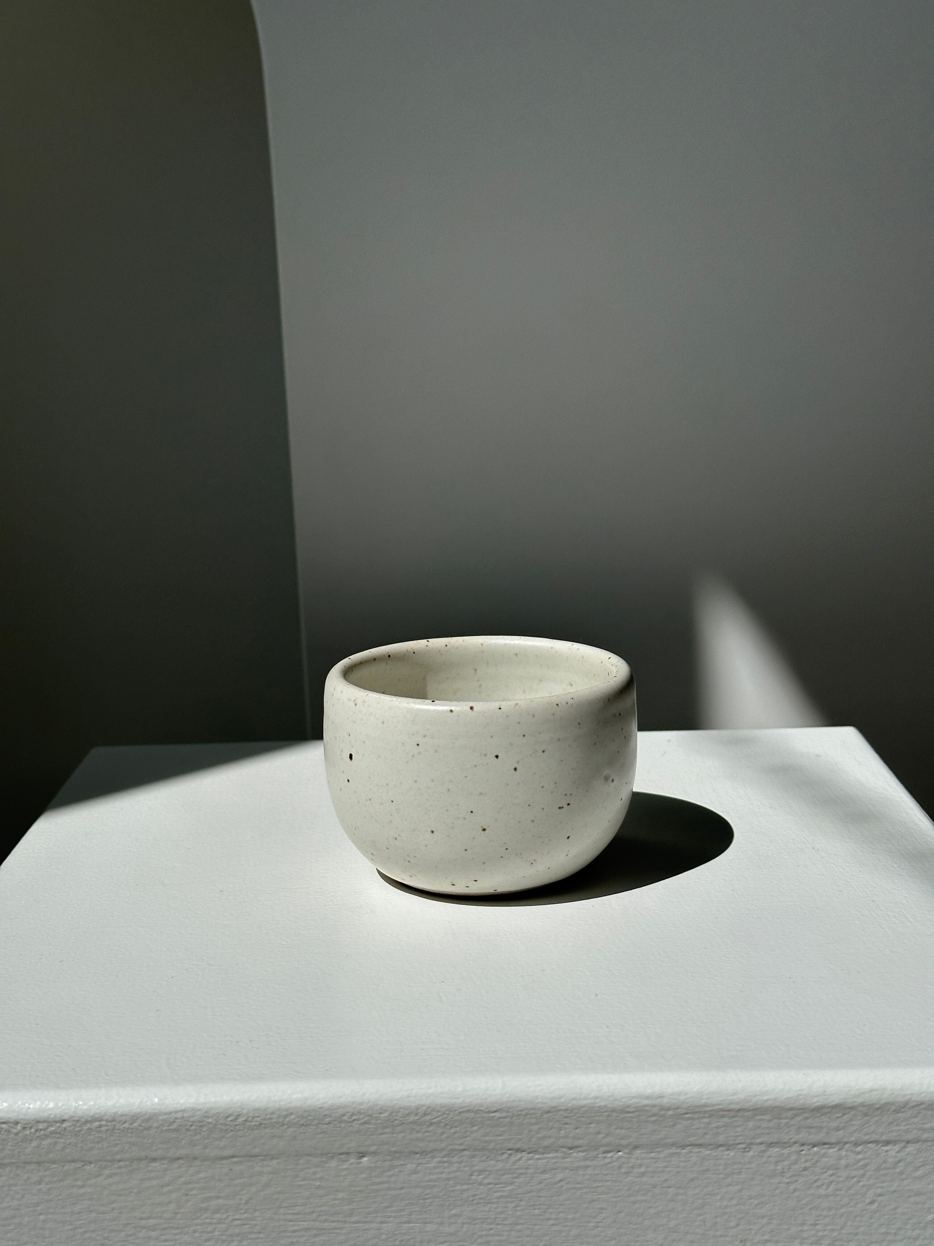Trio of white ceramic cups D9cm