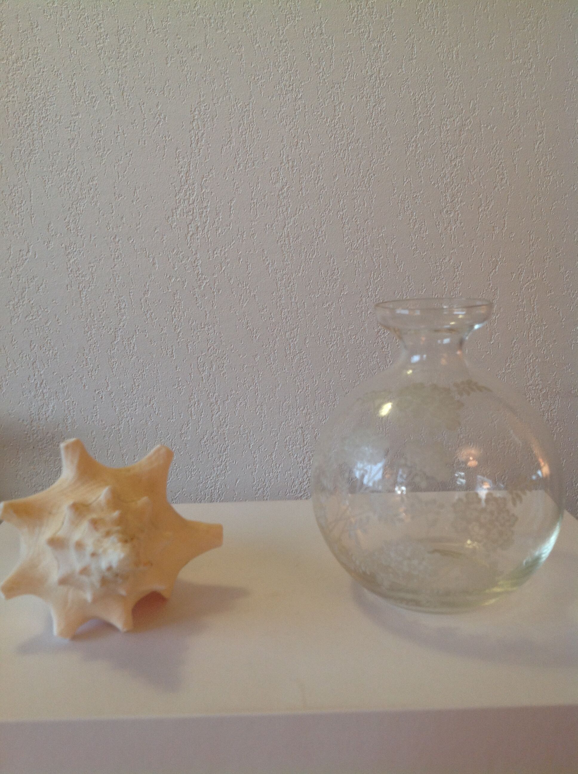 Vase round floral decoration