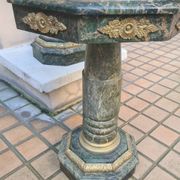 Paire de guéridons en marbre -  travail moderne