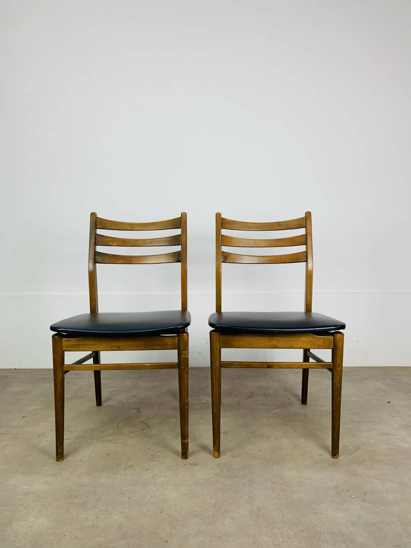 Paire de chaises scandinaves années 60