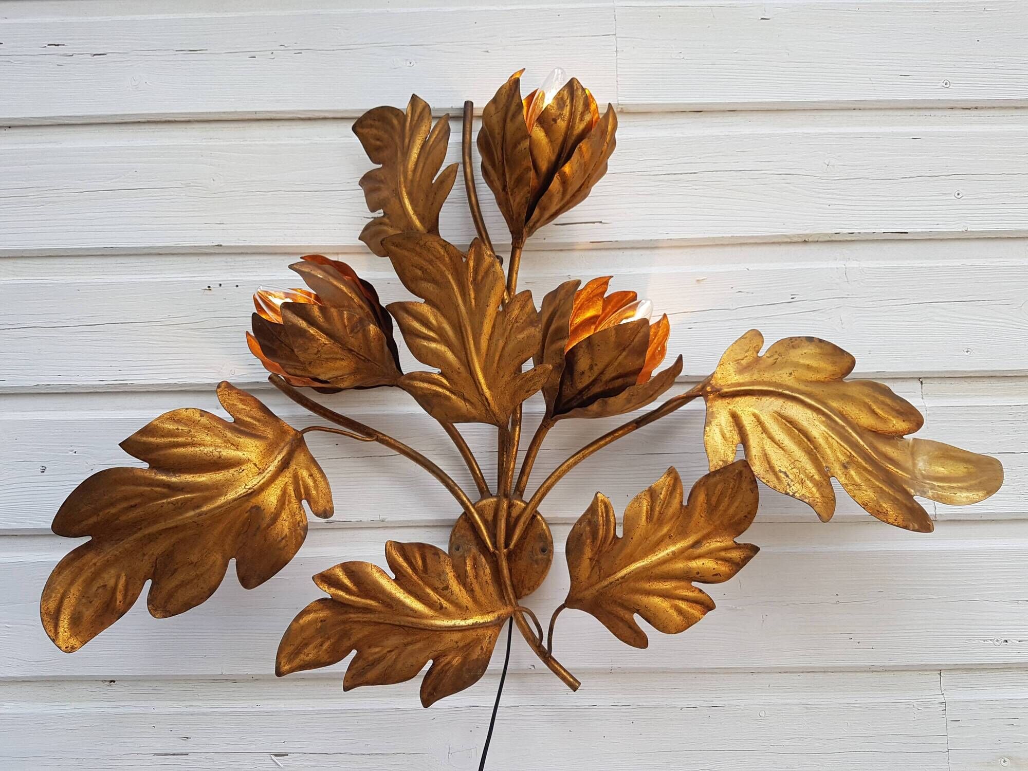 Paire d'appliques murales fleur feuillage en métal doré par Hans Kögl, 1970