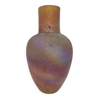 Tres rare vase en verre recouvert d'oxydes métalliques donnant une irisation signé Pantin