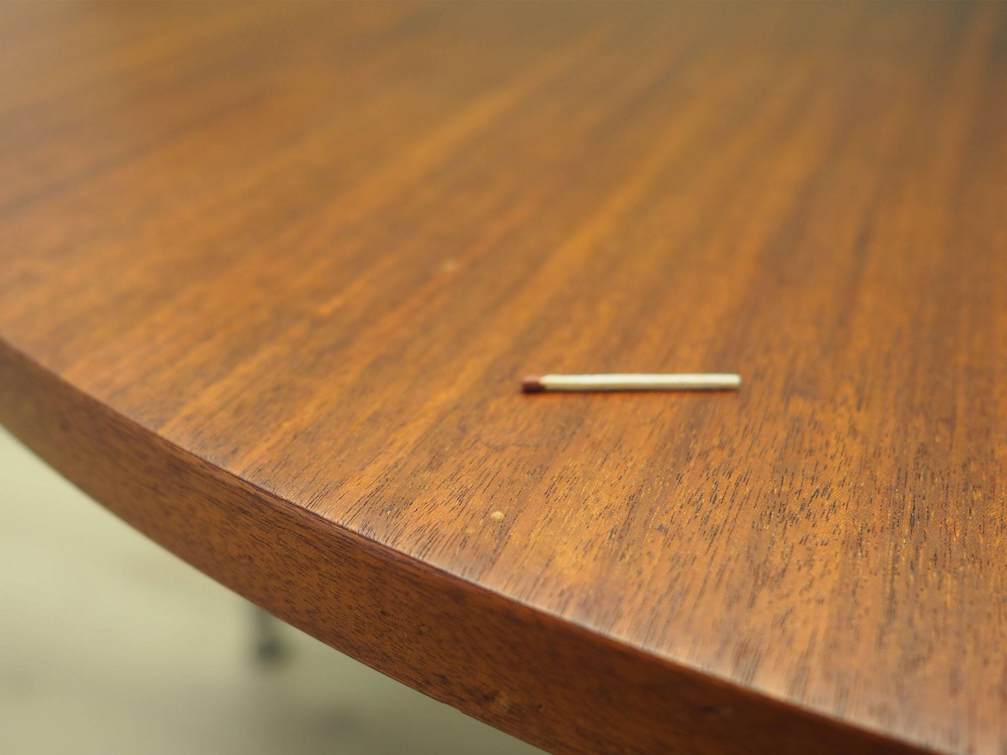 Table demi-ronde en teck, design danois, années 1970, fabricant : Bent Krogh