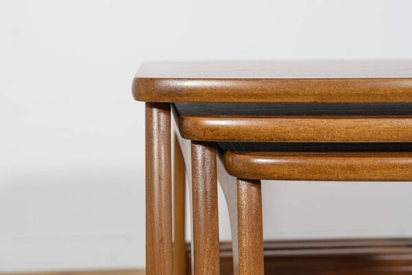 Tables gigognes en teck du milieu du siècle de Parker Knoll, Royaume-Uni, années 1960.