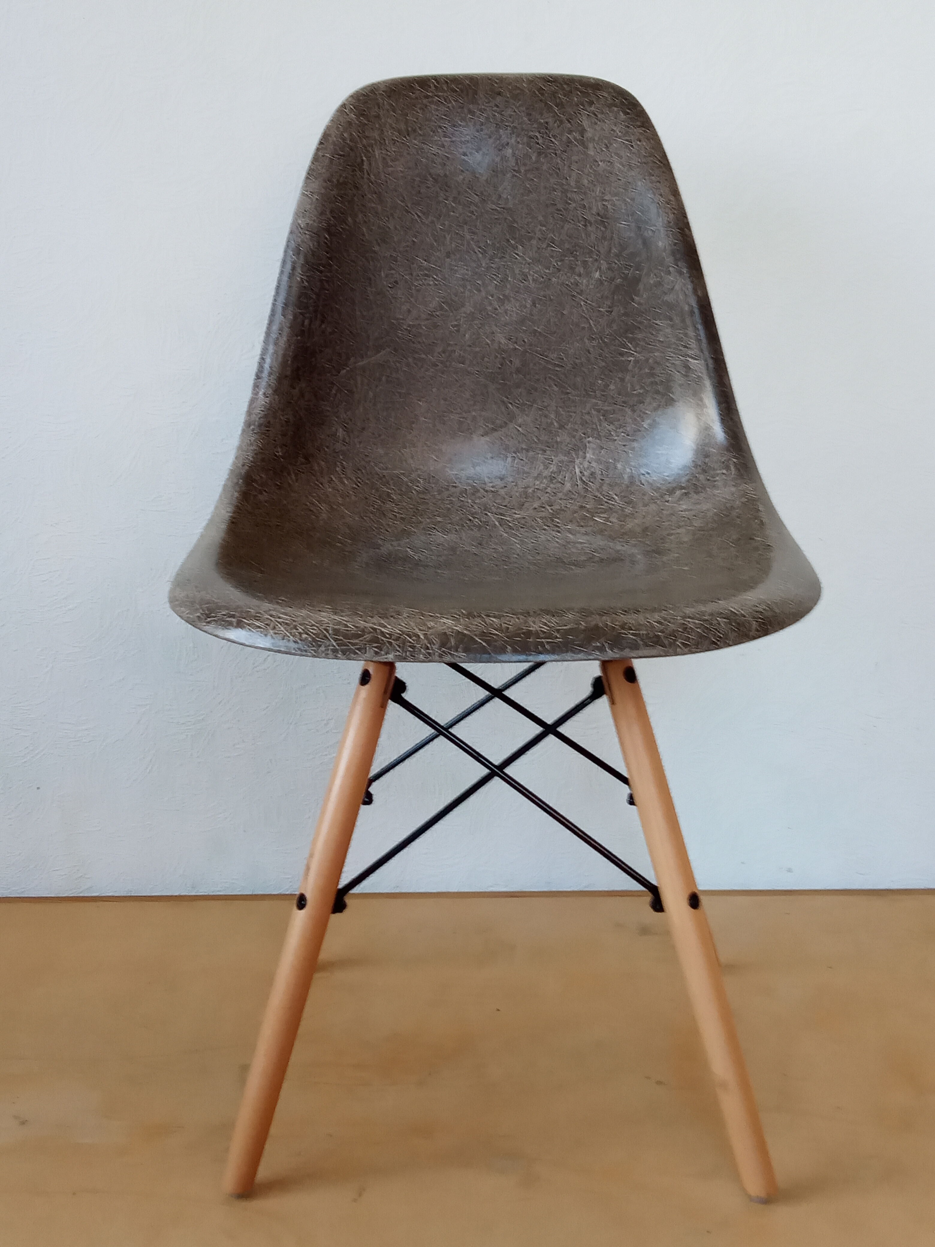 Eames DSW Fiberglass Chair