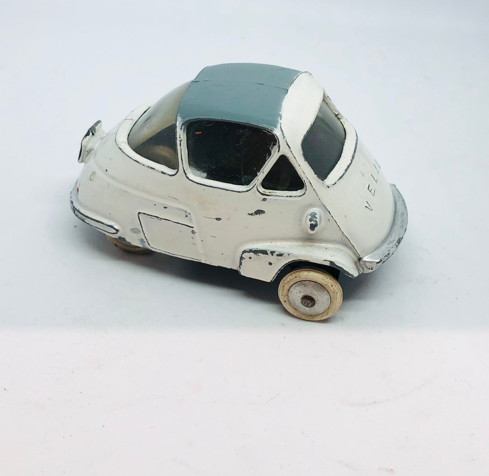Miniature Quiralu Modèle Réduit Quiralu 1/43 - Isetta Velam Blanche - Occasion (état D'usage) Chevalet Peintre