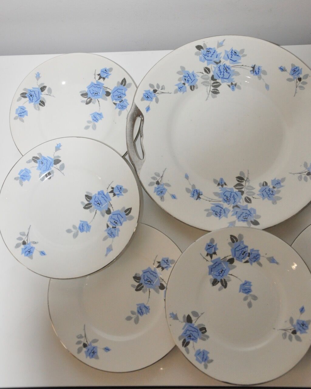 Set of 11 plates dessert and 1 dish of the pottery of onnaing