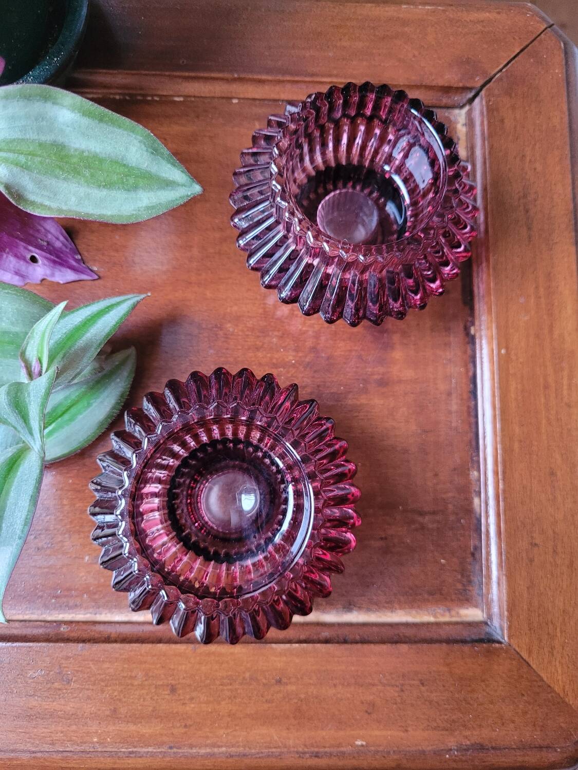 Lot de 2 bougeoirs en verre violet
