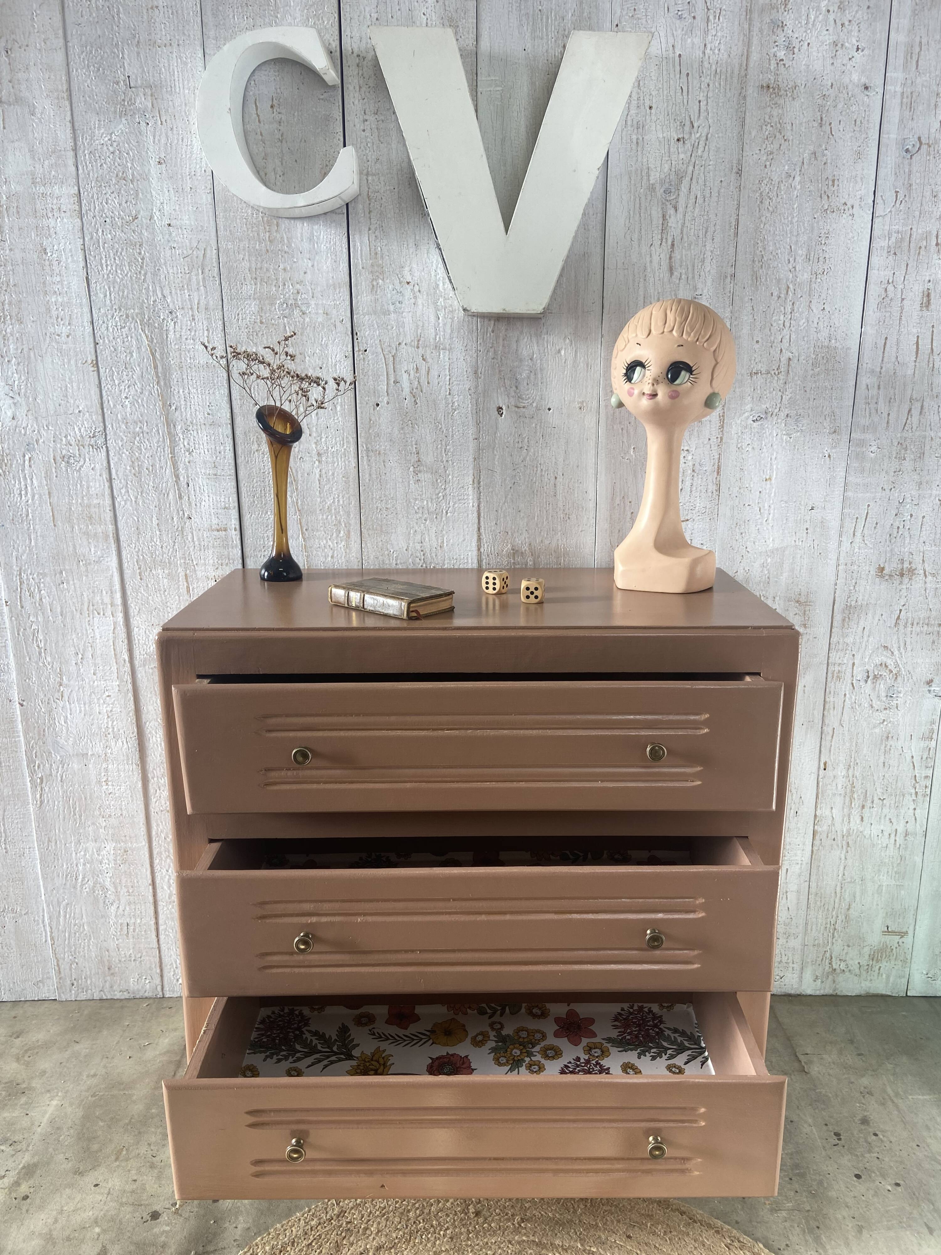 Vintage chest of drawers