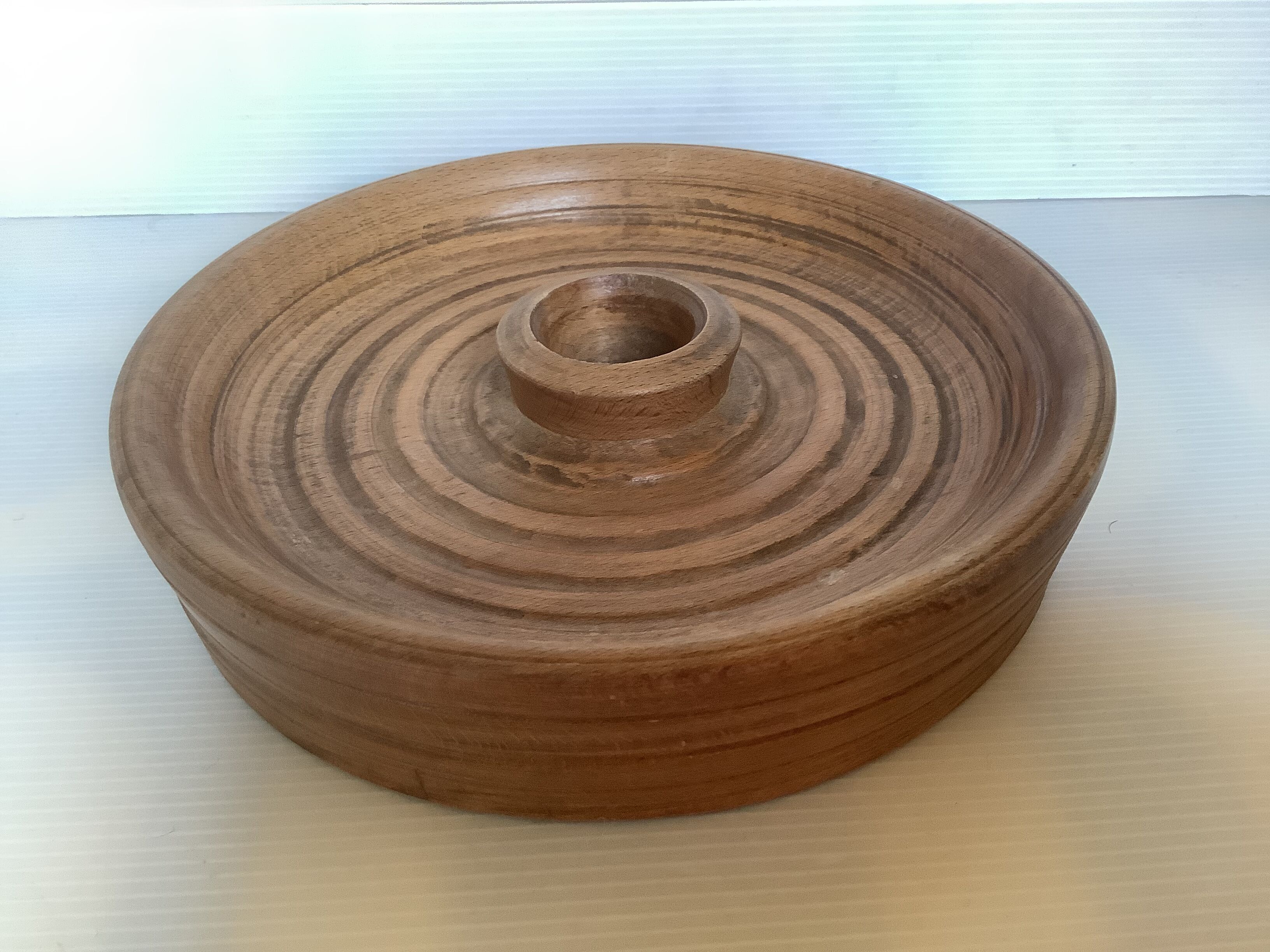 Thick round wooden candle holder