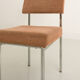 Chaise de bureau avec une structure en acier chromé et dossier large