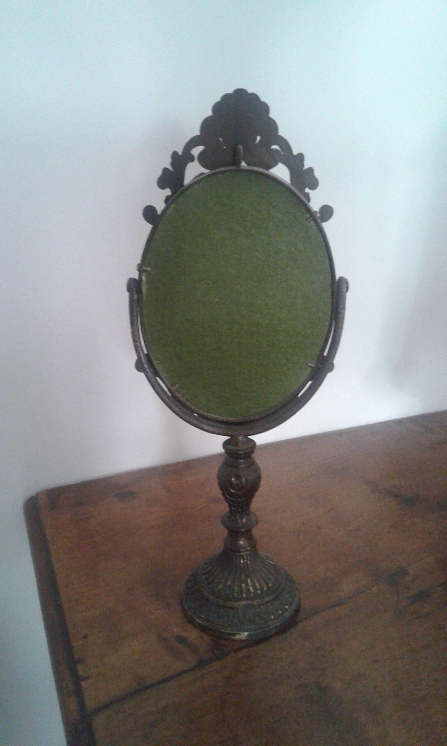 Little psyche mirror to pose old vintage