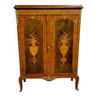 Armoire d'apparat style louis XV en marqueterie de bois précieux