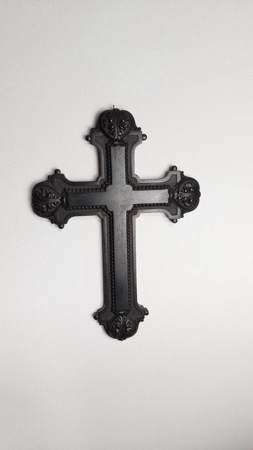 Croix murale bois noire
