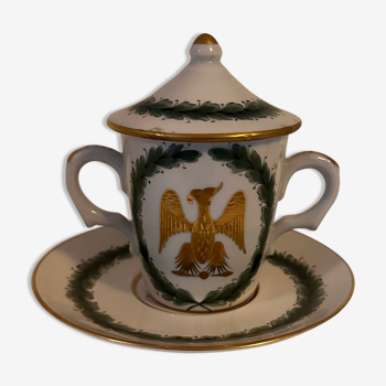 Tasse porcelaine de couleuvre aux couleurs de Napoléon avec sa soucoupe et couvercle