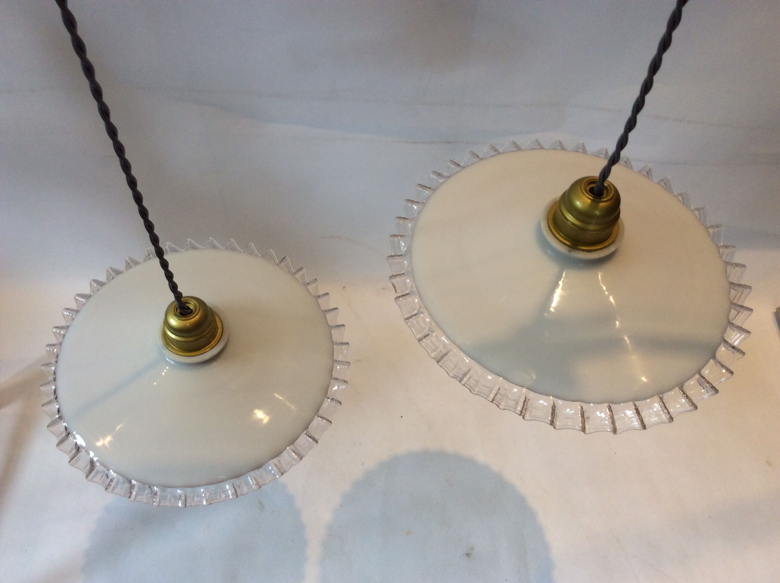 Duo of hanging lamps in opaline