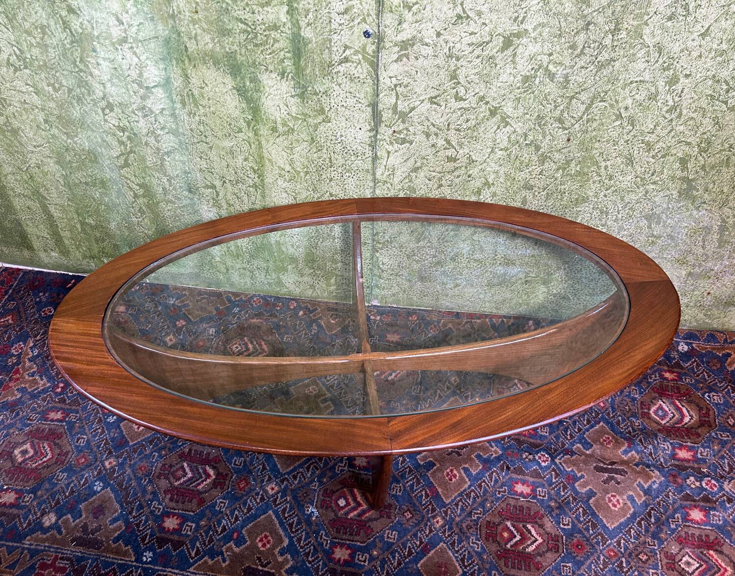 Table basse vintage rétro vintage ovale en teck par GPlan 1960