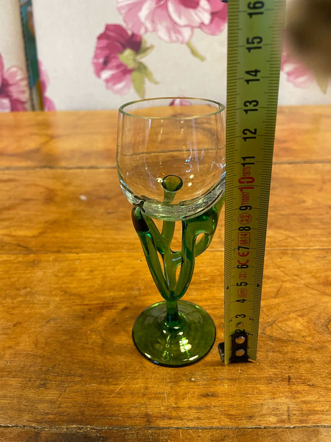 Ensemble de 7 verres à pied d’inspiration alsacienne