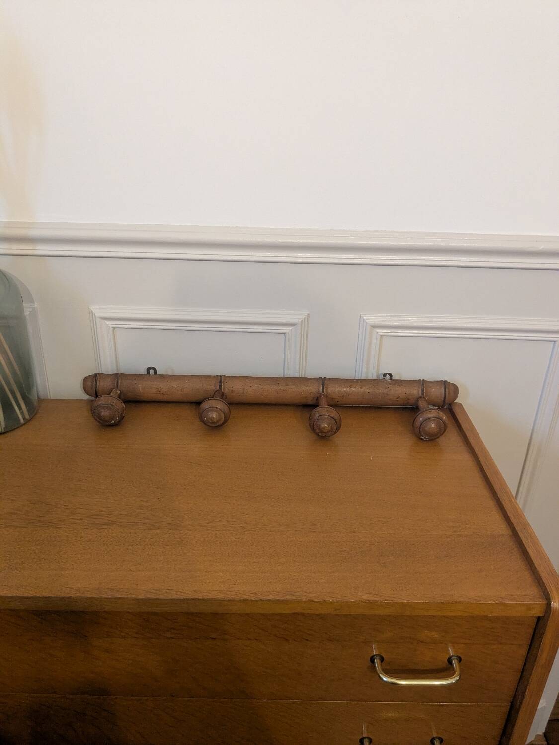 Wall-mounted coat rack