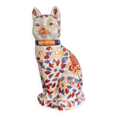 Sculpture chat famille verte en porcelaine de Chine décor pivoine, Japon