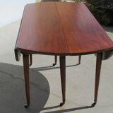 Round table with 6 spindle legs in mahogany, extendable