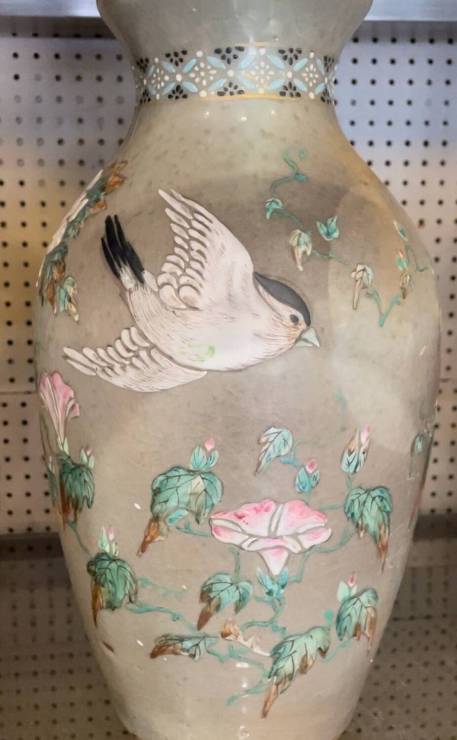 Antique Japanese vase in ceramic with floral and bird decoration, 19th century.
