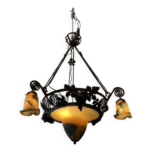 Imposant lustre contemporain de style art déco, pâte de verre et fer forgé — Beyit