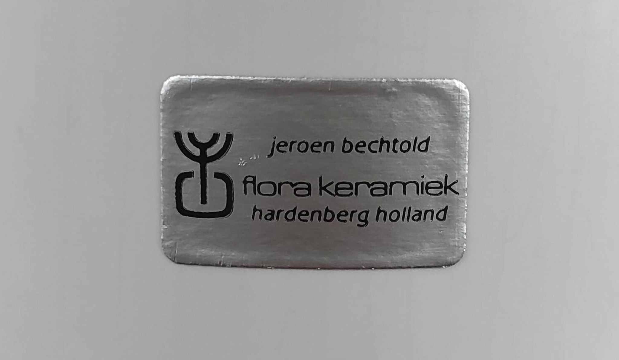 Vase moderniste en céramique blanche – Design Jeroen Bechtold